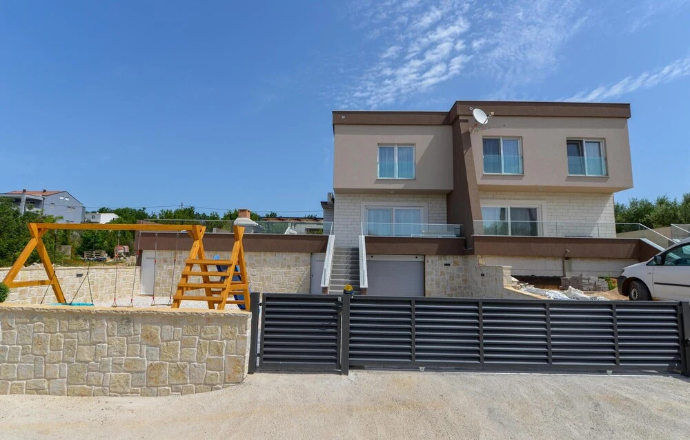 Beautiful Home in Maslenica With Wifi, 2 Bedrooms and Outdoor Swimming Pool