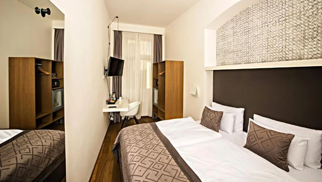 Golden Crown Hotel - Chambres