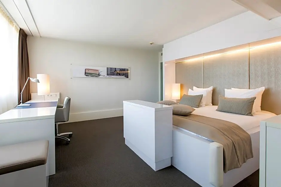 1 Bedroom Double Suite with city view (full double bed)