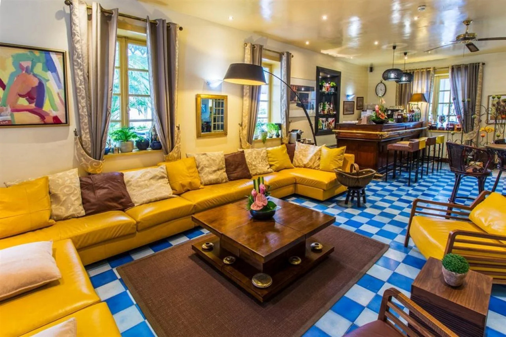 Lobby & Reception