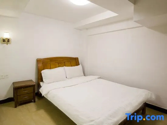 Deluxe Double room (full double bed)