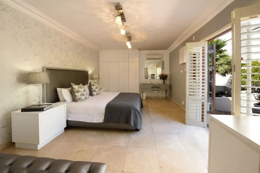 The Clarendon - Fresnaye