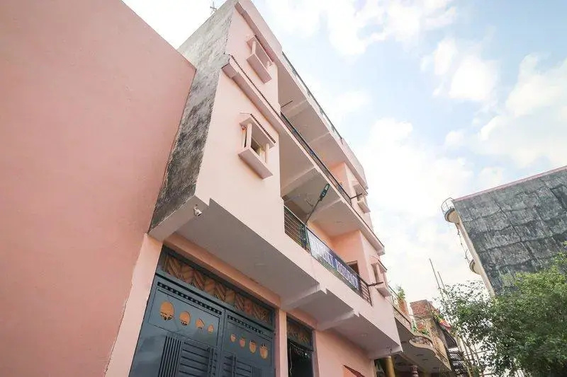 Bluesky Residency by OYO Rooms