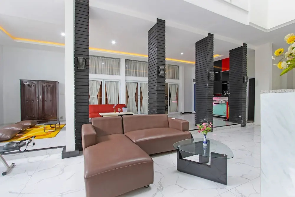 Lobby & Reception