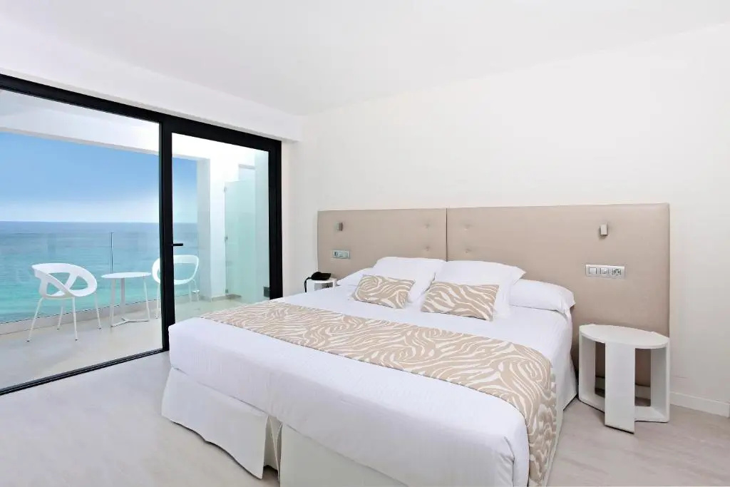 Standard Double room with sea view (full double bed)