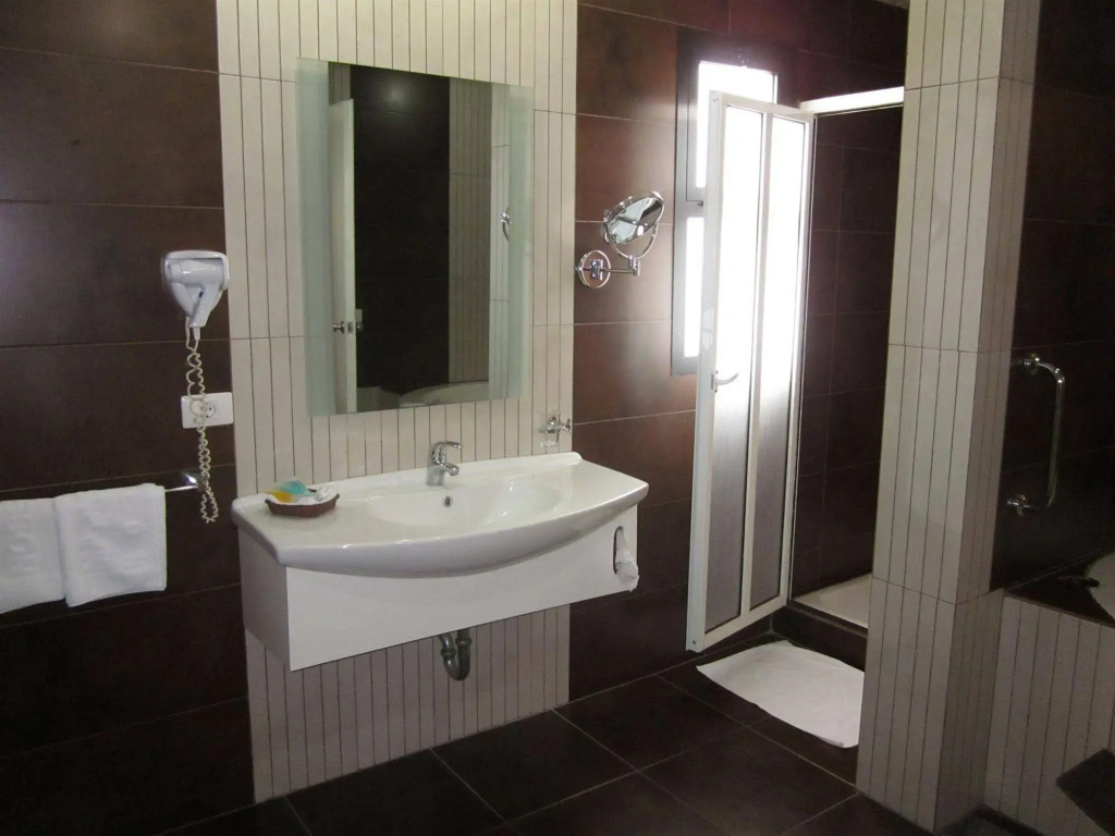 Madisson Hotel - фото 8