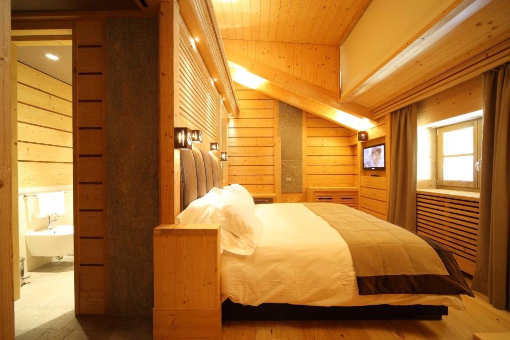 Superior Double room (full double bed)