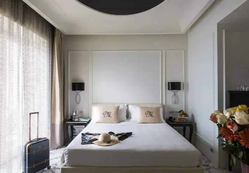 Deluxe Double room (full double bed)