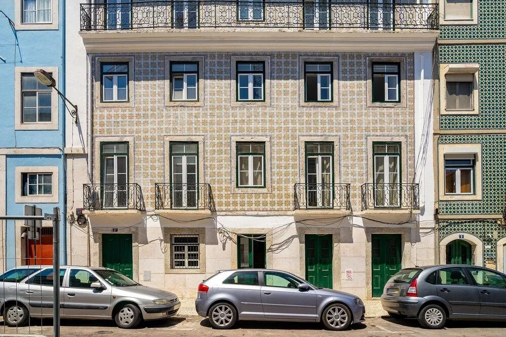 Modern Lisbon Apartments by SoulPlaces