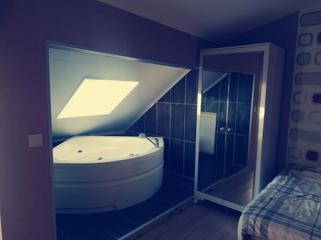 Double Suite (full double bed)