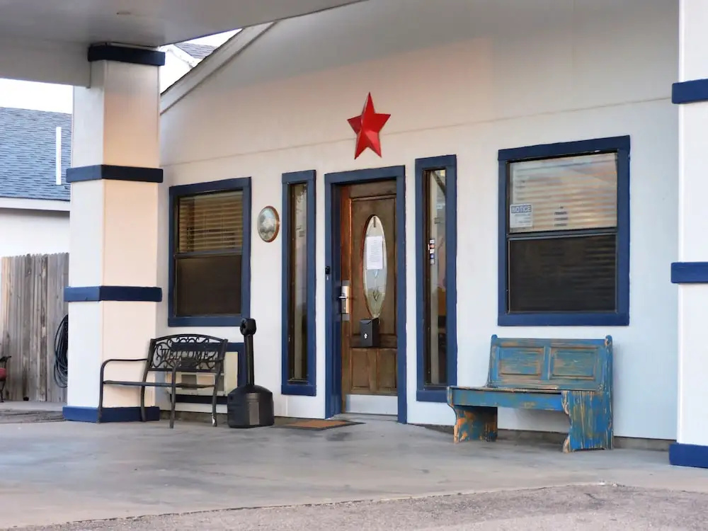 Riata Inn
