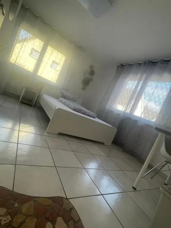 Deluxe Double room (full double bed)