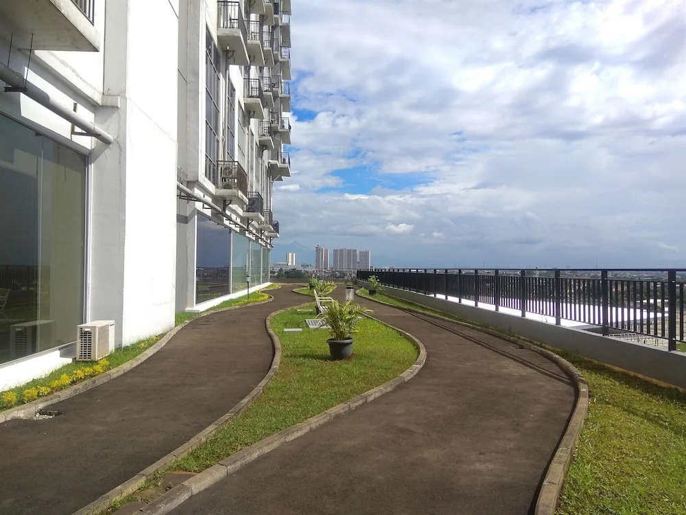 Contemporary Studio Loft Apartment At Park View Condominium