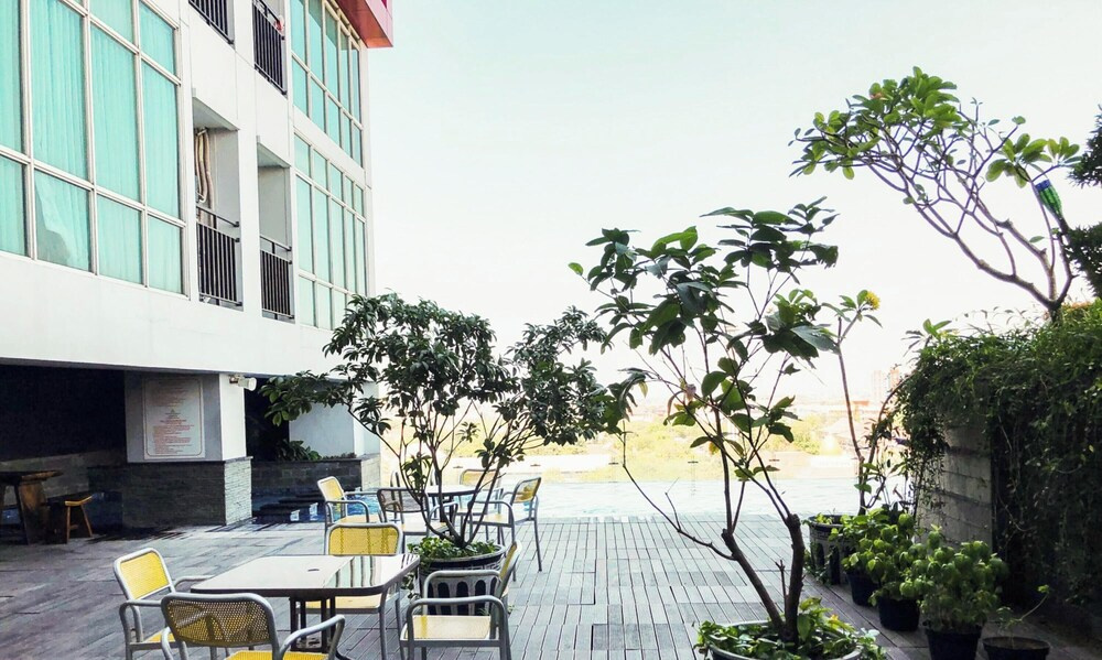 Scenic Modern Studio Room At Tamansari Papilio Apartment