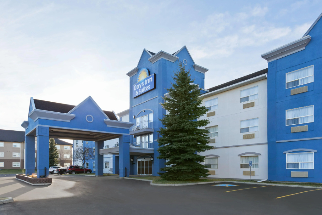 Days Inn & Suites by Wyndham Brooks