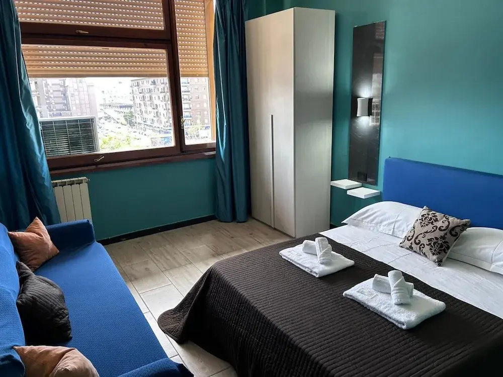 Deluxe Double room with city view (full double bed)