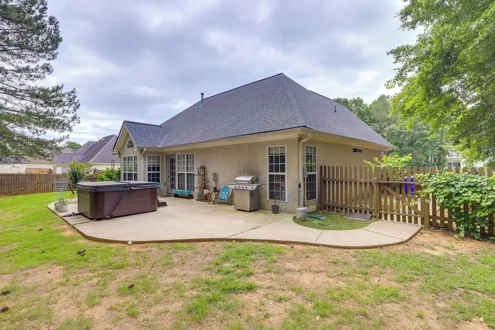 Fayetteville Retreat w/ Hot Tub & Fenced Yard