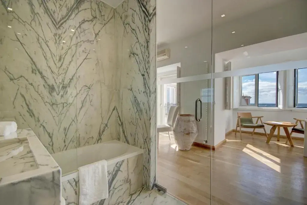 Luxury Double Suite with river view (full double bed)