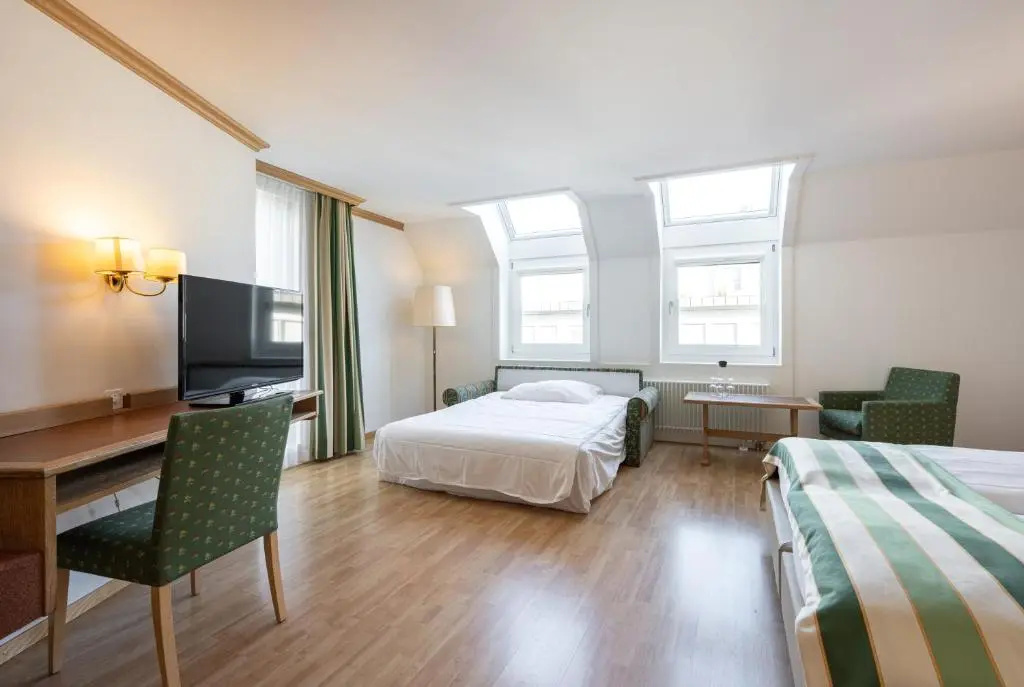 Standard Triple room