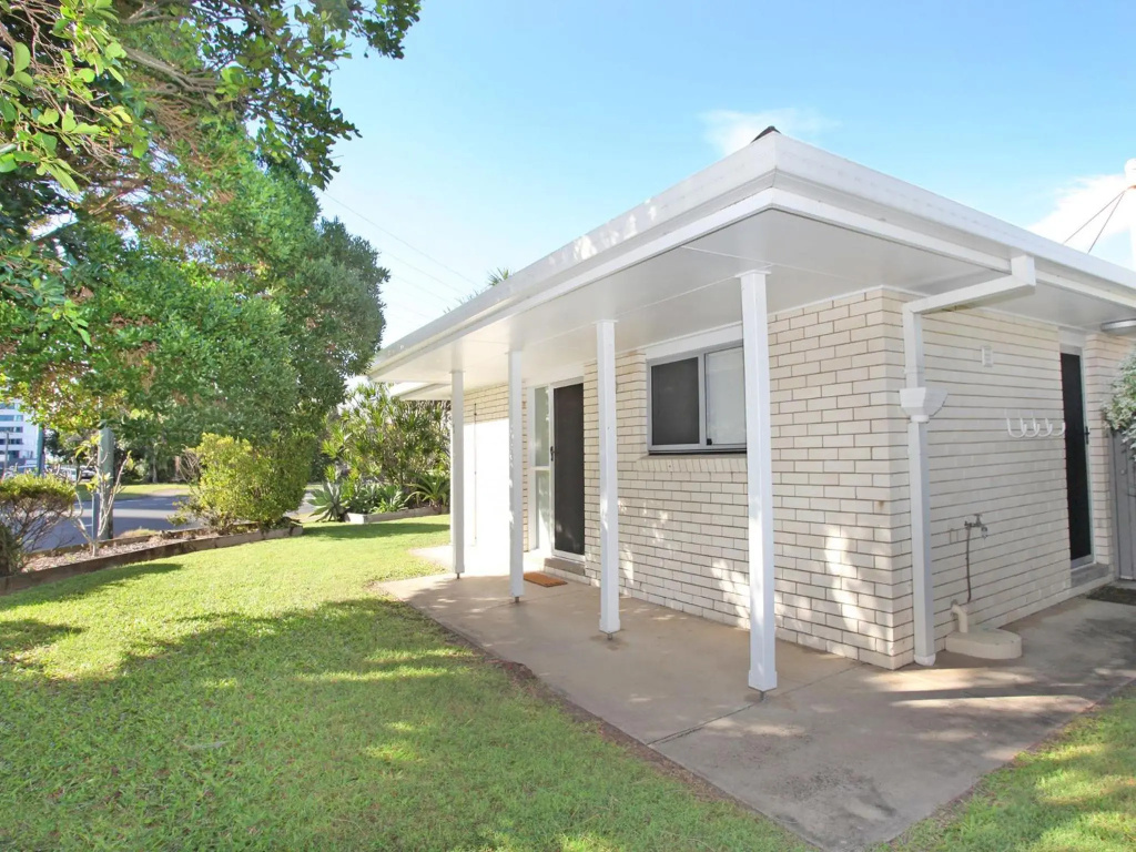 Arlington 1 - Two Bedroom Unit, close to the beach!