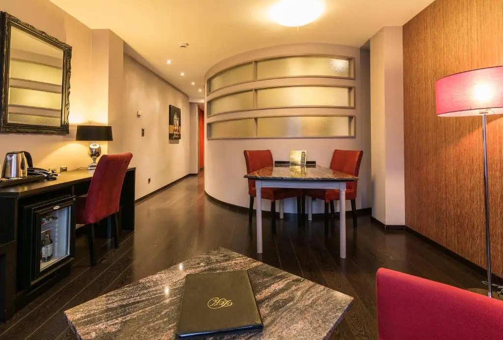 Deluxe Suite