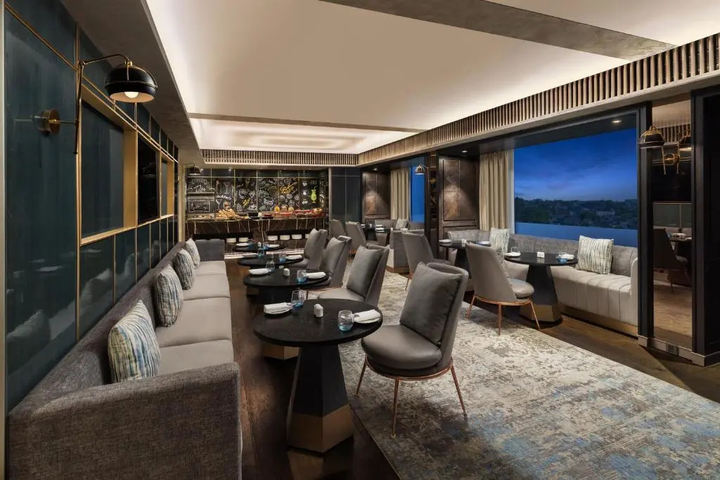 Presidential Club Lounge Access Double Suite (full double bed)