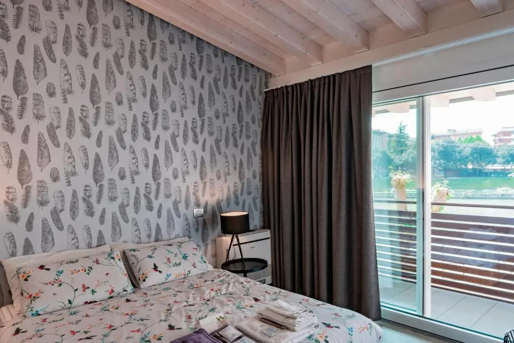 Standard Double room with balcony (full double bed)