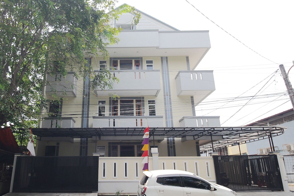 Airy Eco Syariah Cengkareng Taman Kosambi Barat C15 Jakarta