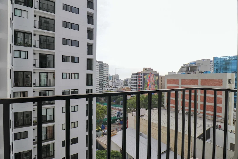 w Amazing Cozy 3BR w Balcony in Miraflores
