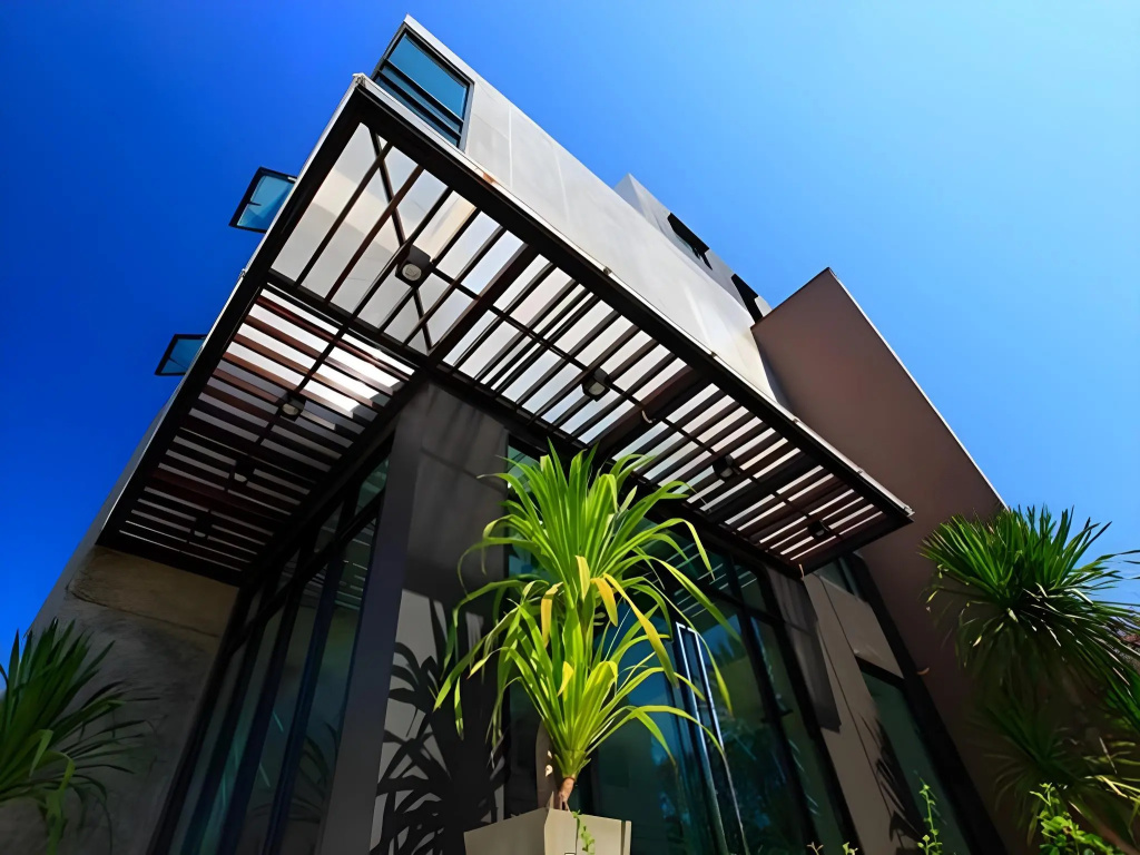The Plubpla Serviced Apartment