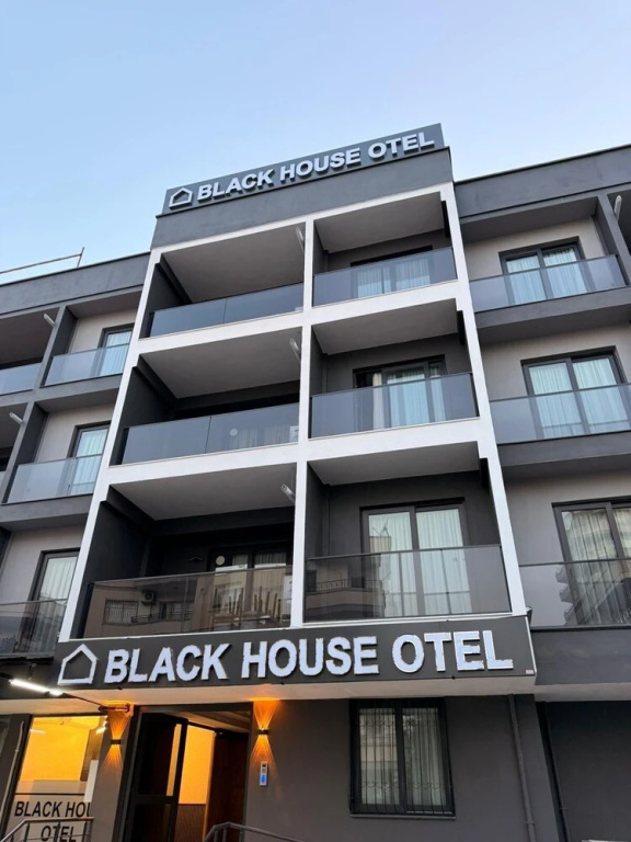 Black House Otel Turi̇zm