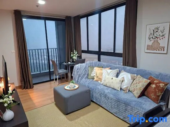 Cozy 1 BR 40 Sqm Corner, 3 mins to BTS Wutthakat