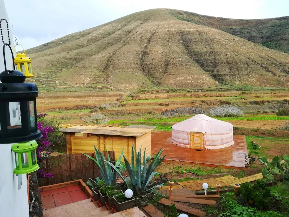 Bungalow With one Bedroom in Valhondo, With Wonderful sea View, Shared Pool and Wifi - 8 km From the Beach
