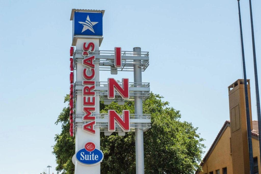 America's Inn Sugarland Stafford