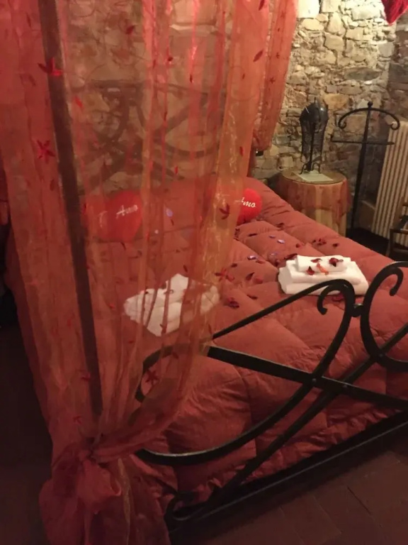 Double Suite with garden view (full double bed)