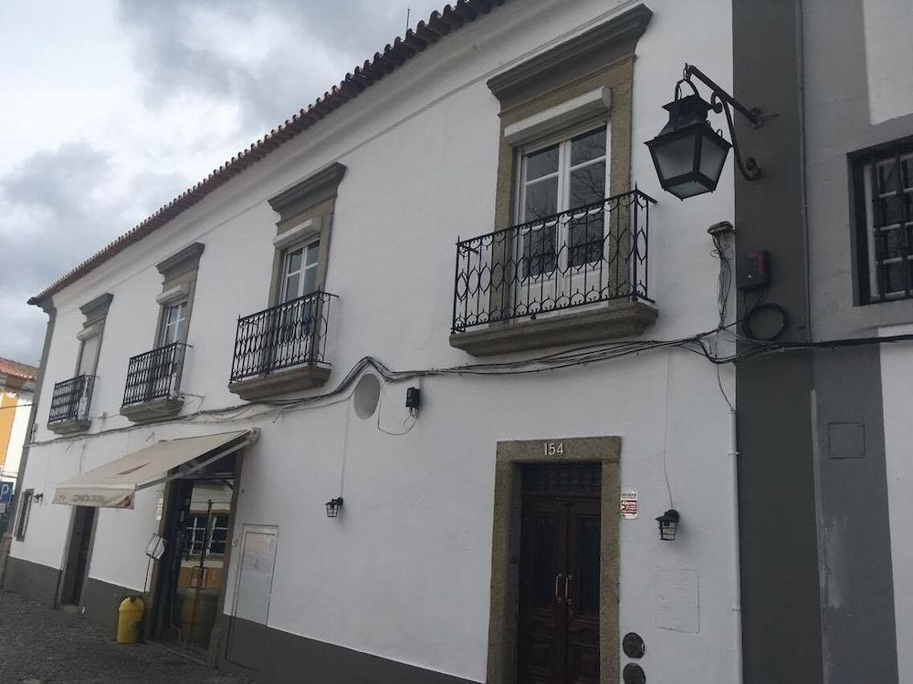 Avis Guest House