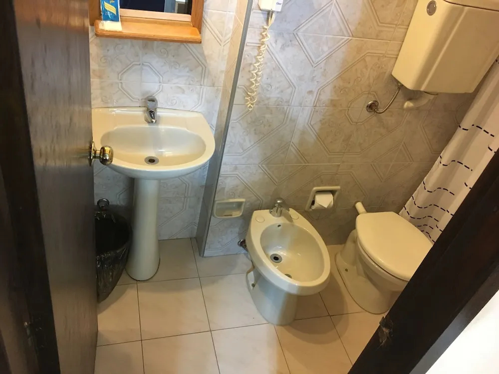 Standard Double room with city view twin beds
