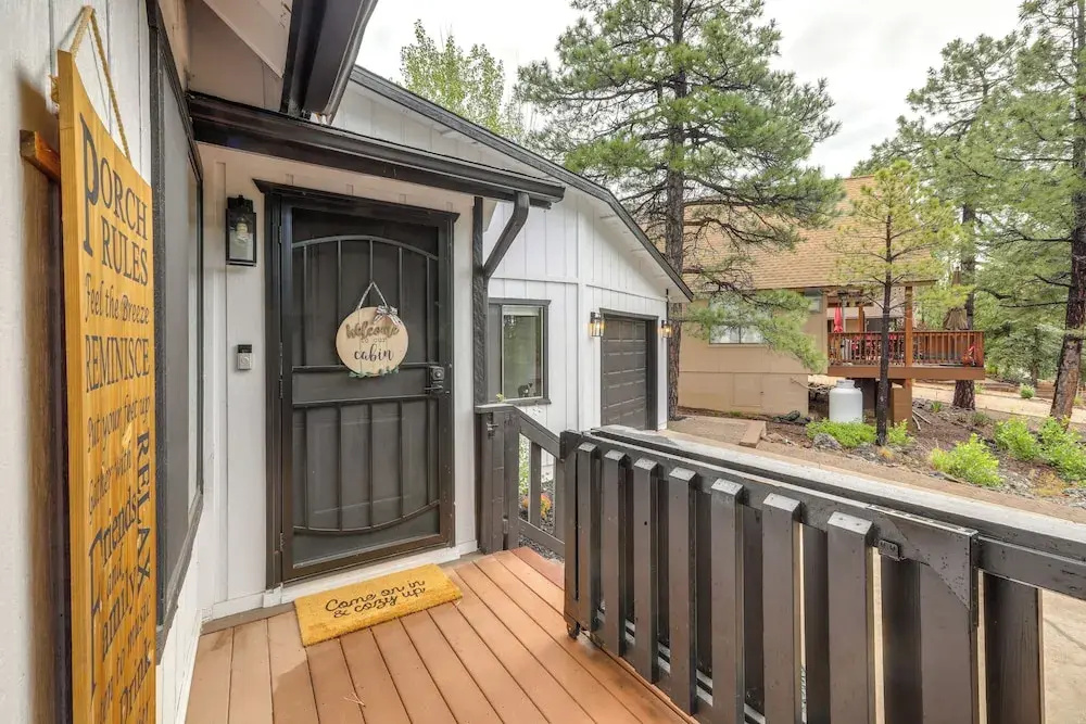 Wraparound Deck & Poker Room: Cabin in Munds Park