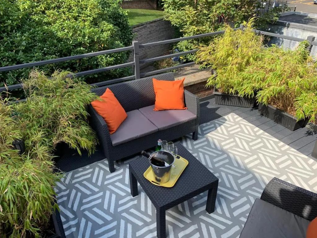 Notting Hill 3 bedroom townhouse with garden and roof terrace