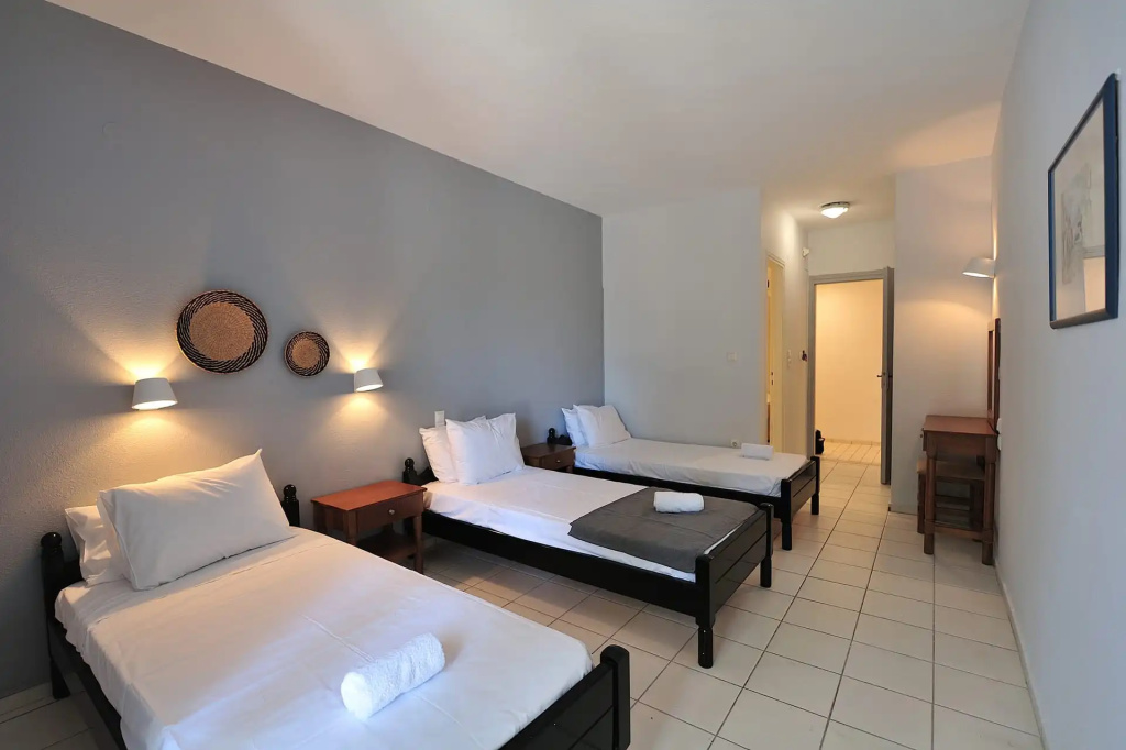 Economy Triple Basement room