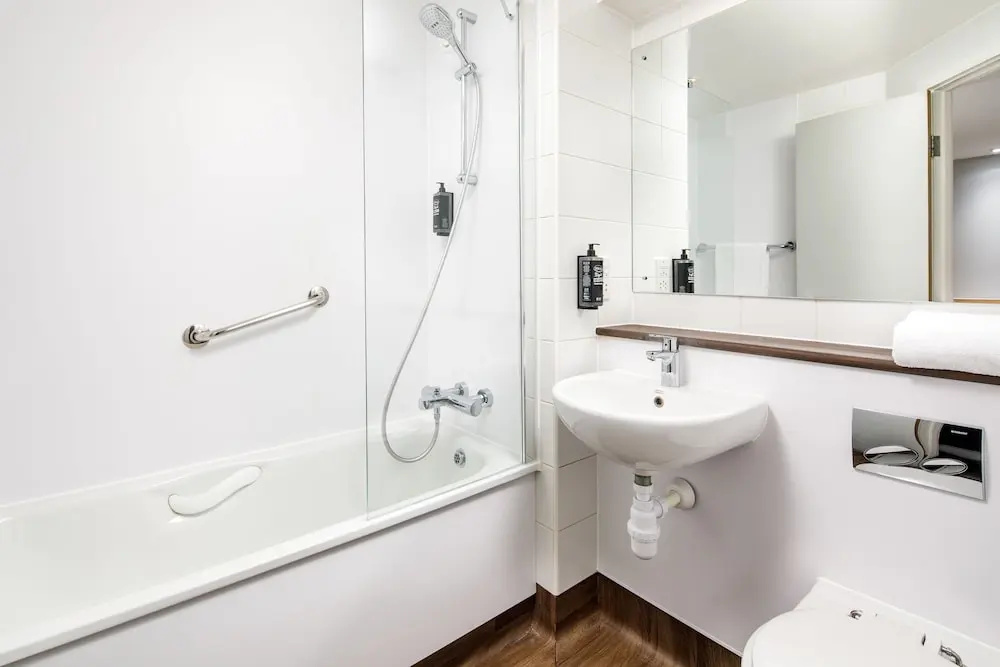ibis budget London Heathrow Central - Tap to explore photos