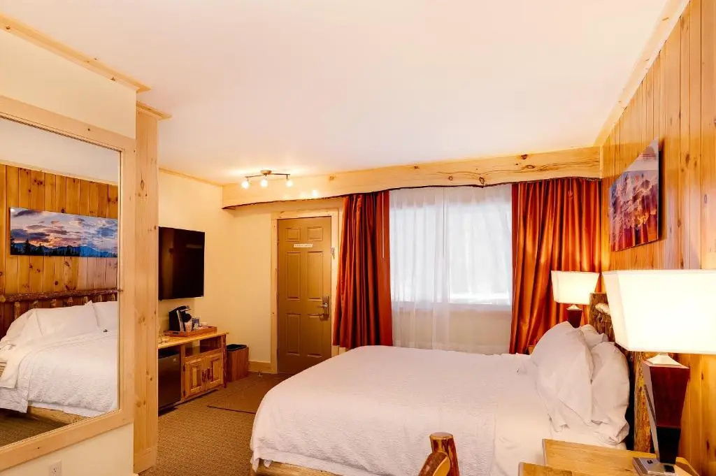 Adirondack Spruce Lodge - Chambres