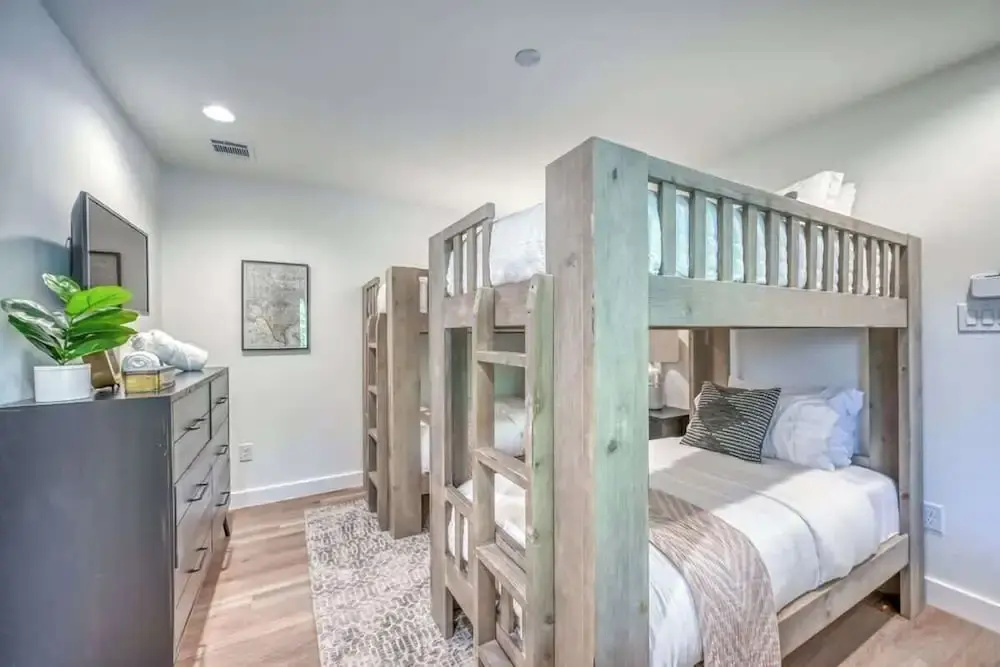 Luxury Riverfront Villa With Firepit & Gameroom!
