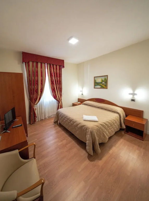 Standard Double room with balcony (full double bed)