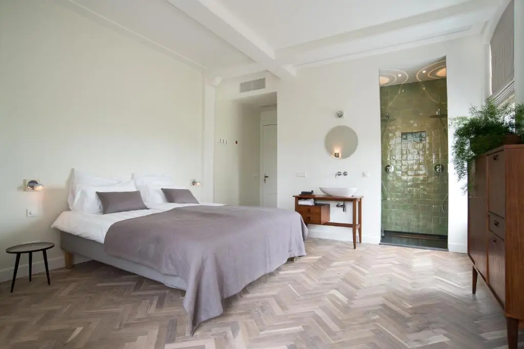 Deluxe Double room (full double bed)