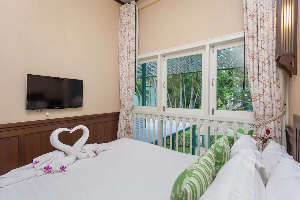 Deluxe Double room with balcony and with garden view (full double bed)