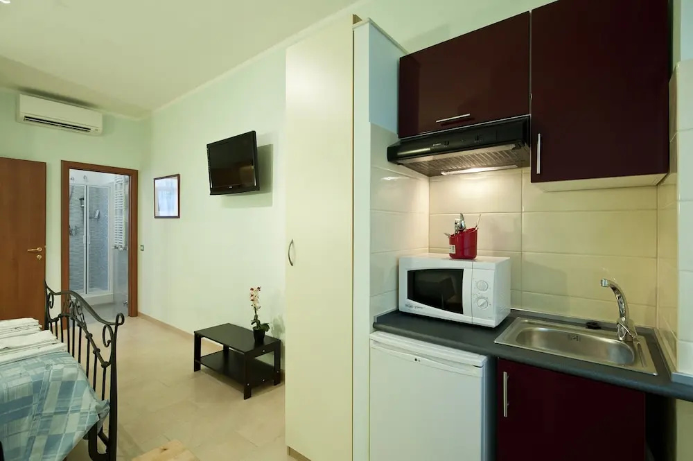 Deluxe Double room (full double bed)