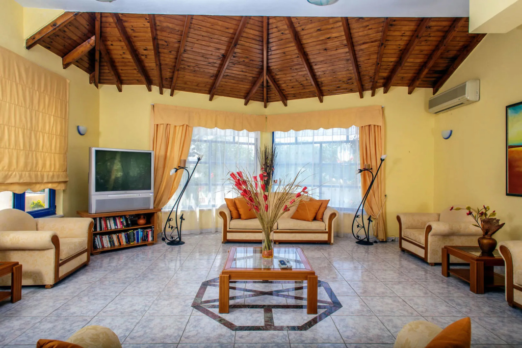 Lobby & Reception