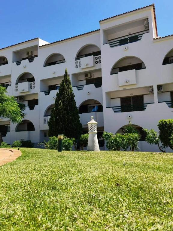 211 Apartamento moderno com vista para a piscina no centro da cidade