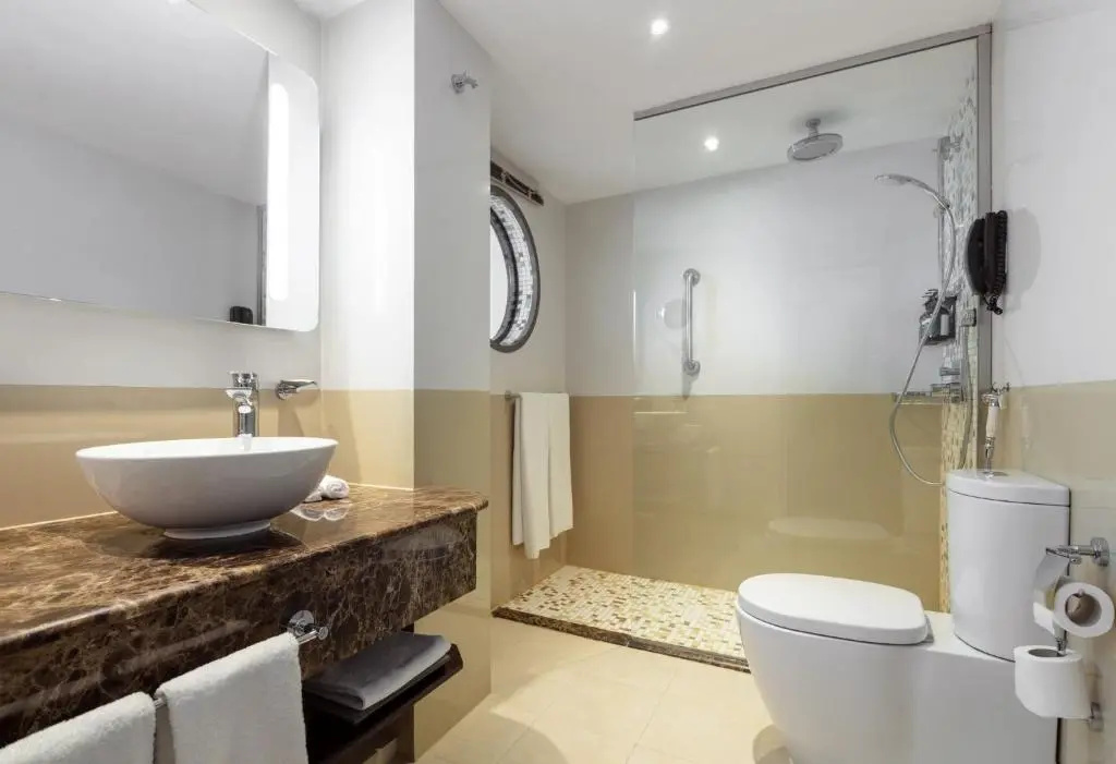 Crowne Plaza Muscat by IHG Hotel - Chambres